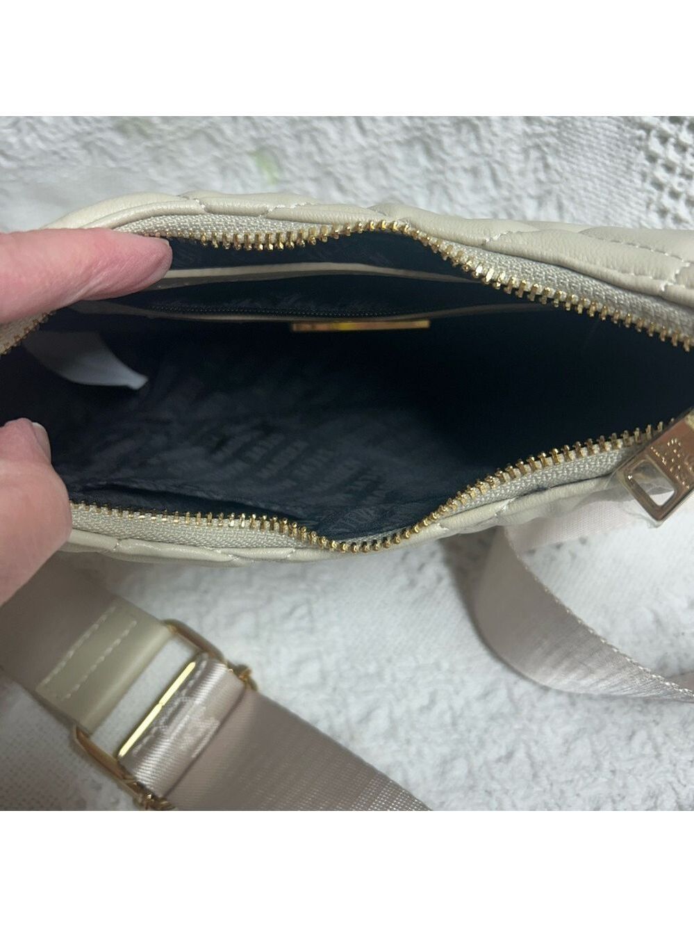Steve Madden Cream and Gold Crossbody Purse Half Moon Shape - Picture 8 of 11